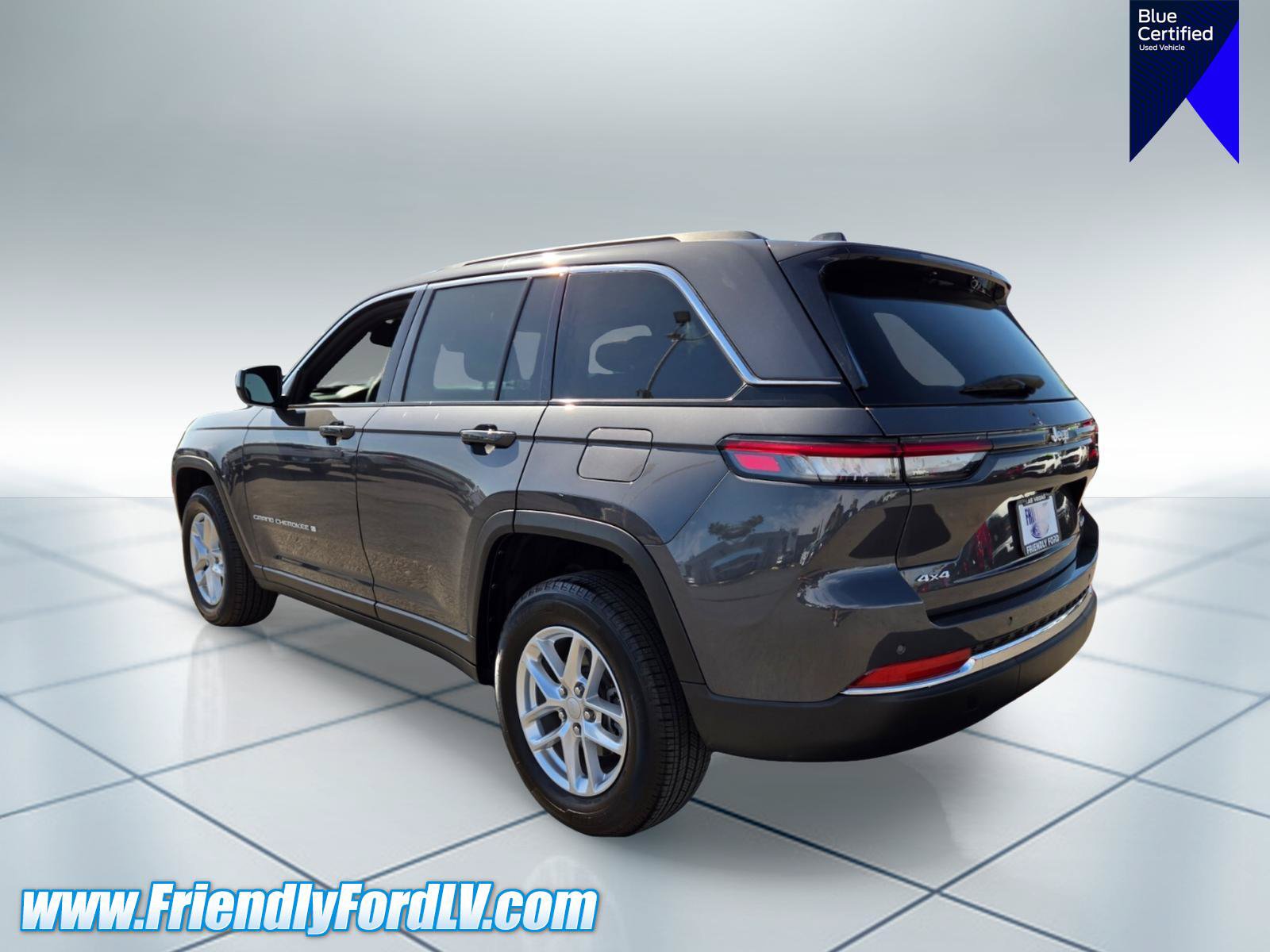 Used 2025 Jeep Grand Cherokee Laredo X AWD/4WD image 5