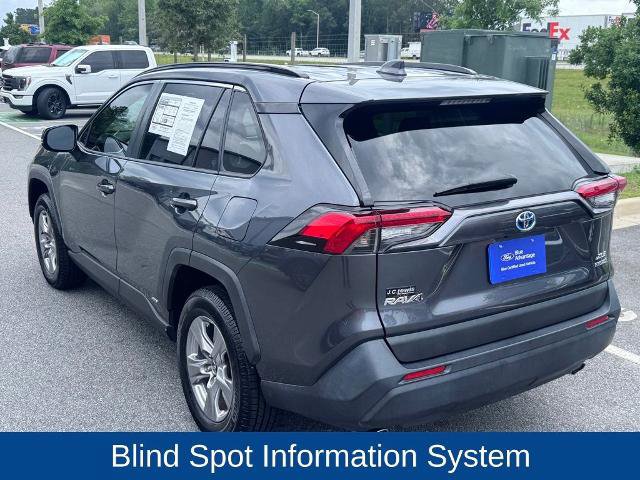 Used 2022 Toyota RAV4 XLE AWD/4WD image 5