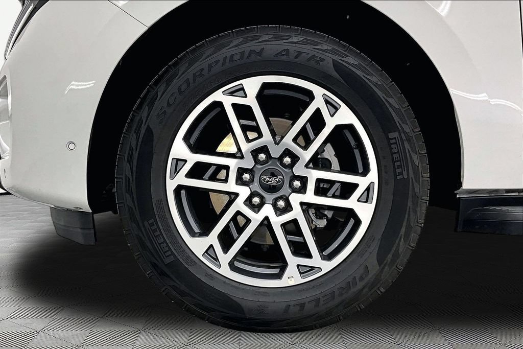 Certified 2025 Ford Expedition Active AWD/4WD image 9