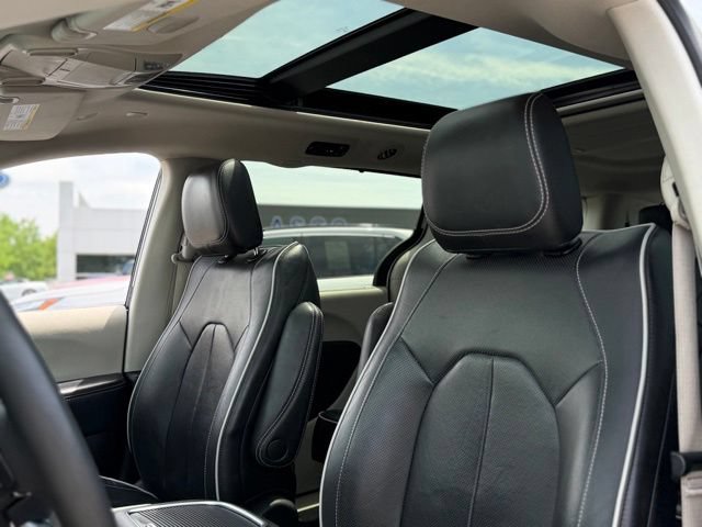 Used 2023 Chrysler Pacifica Limited FWD image 15