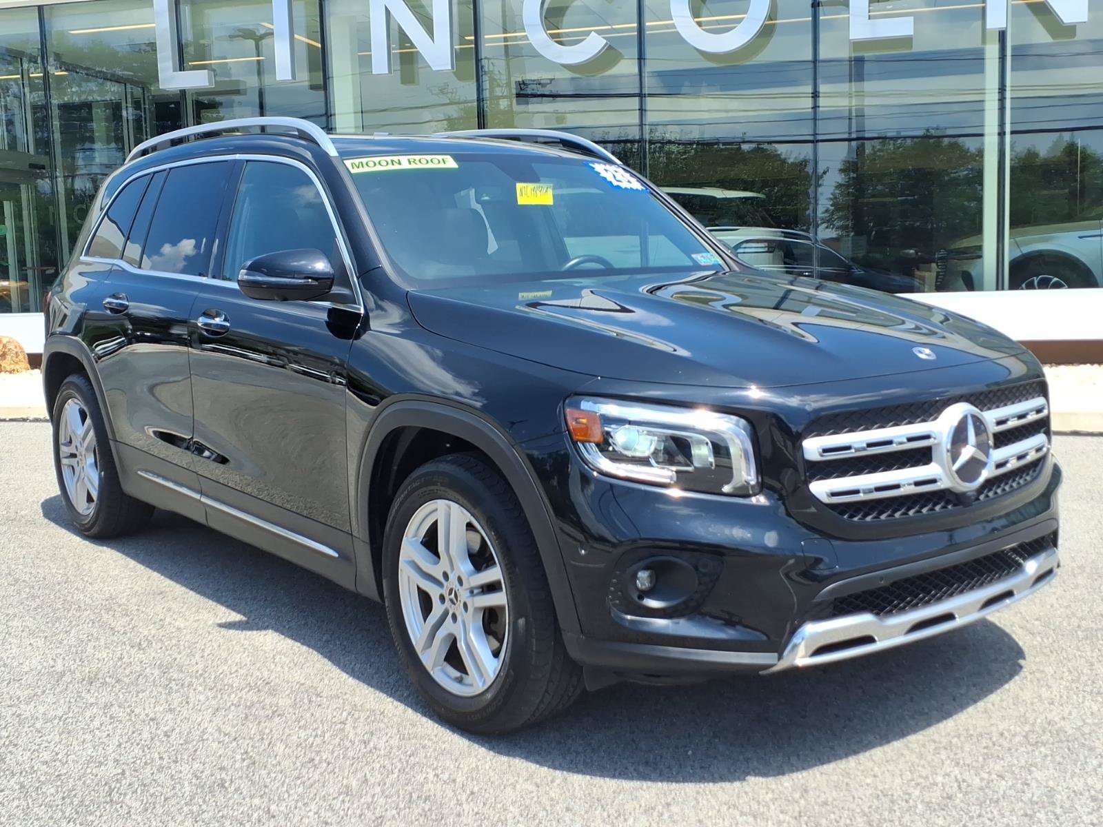 Used 2023 Mercedes-Benz GLB 250 4MATIC image 2