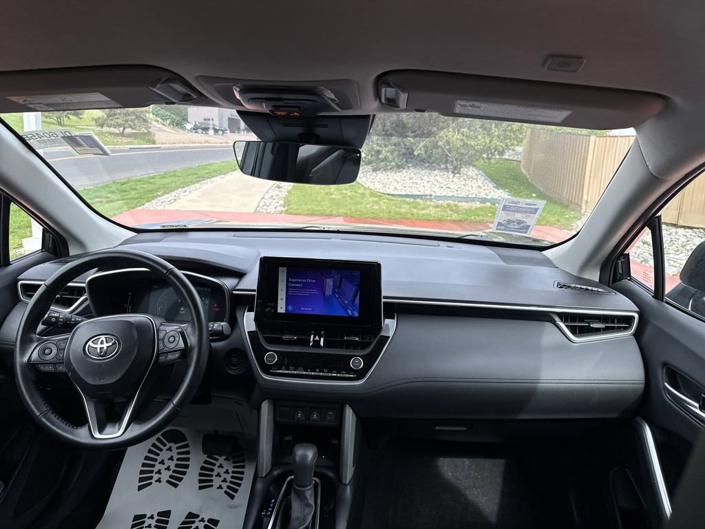 Used 2024 Toyota Corolla Cross XLE AWD/4WD image 30