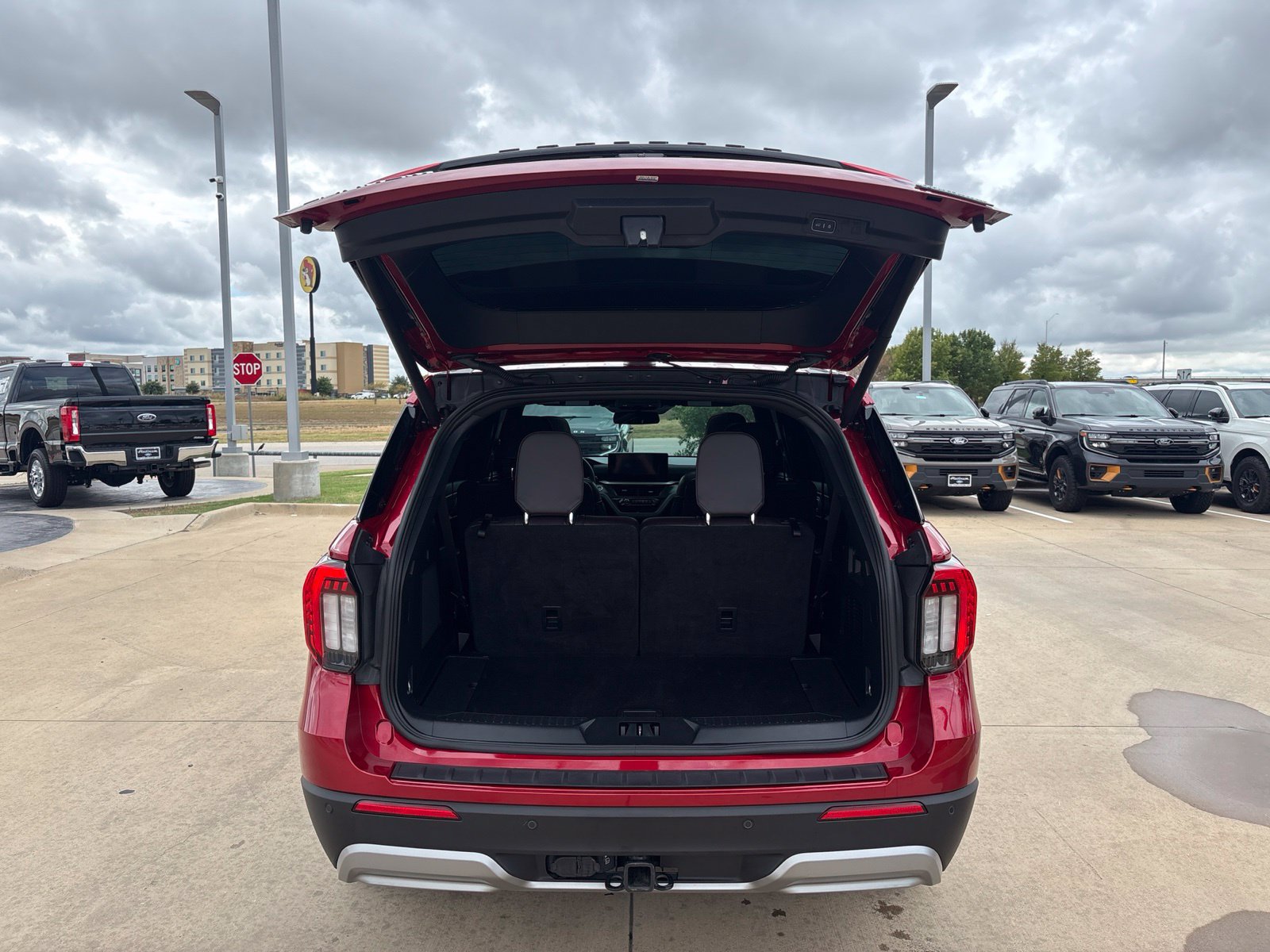 Certified 2025 Ford Explorer Platinum RWD image 5