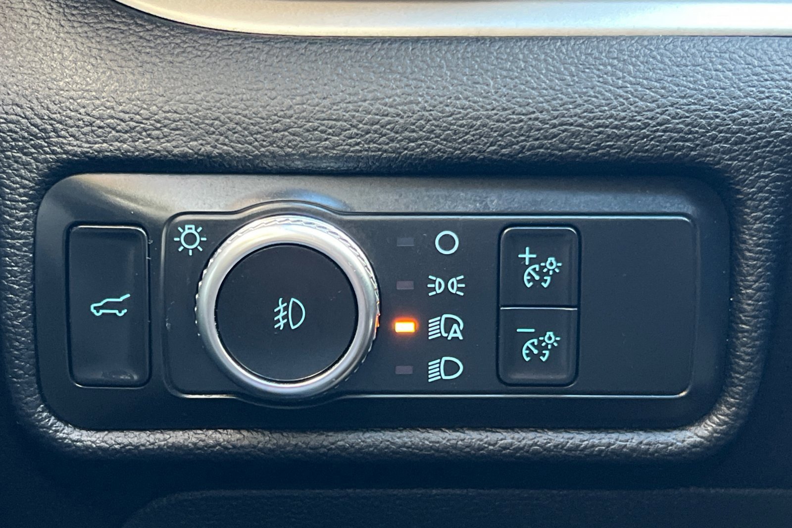 Certified 2022 Ford Explorer XLT w/ Equipment Group 202A image 42