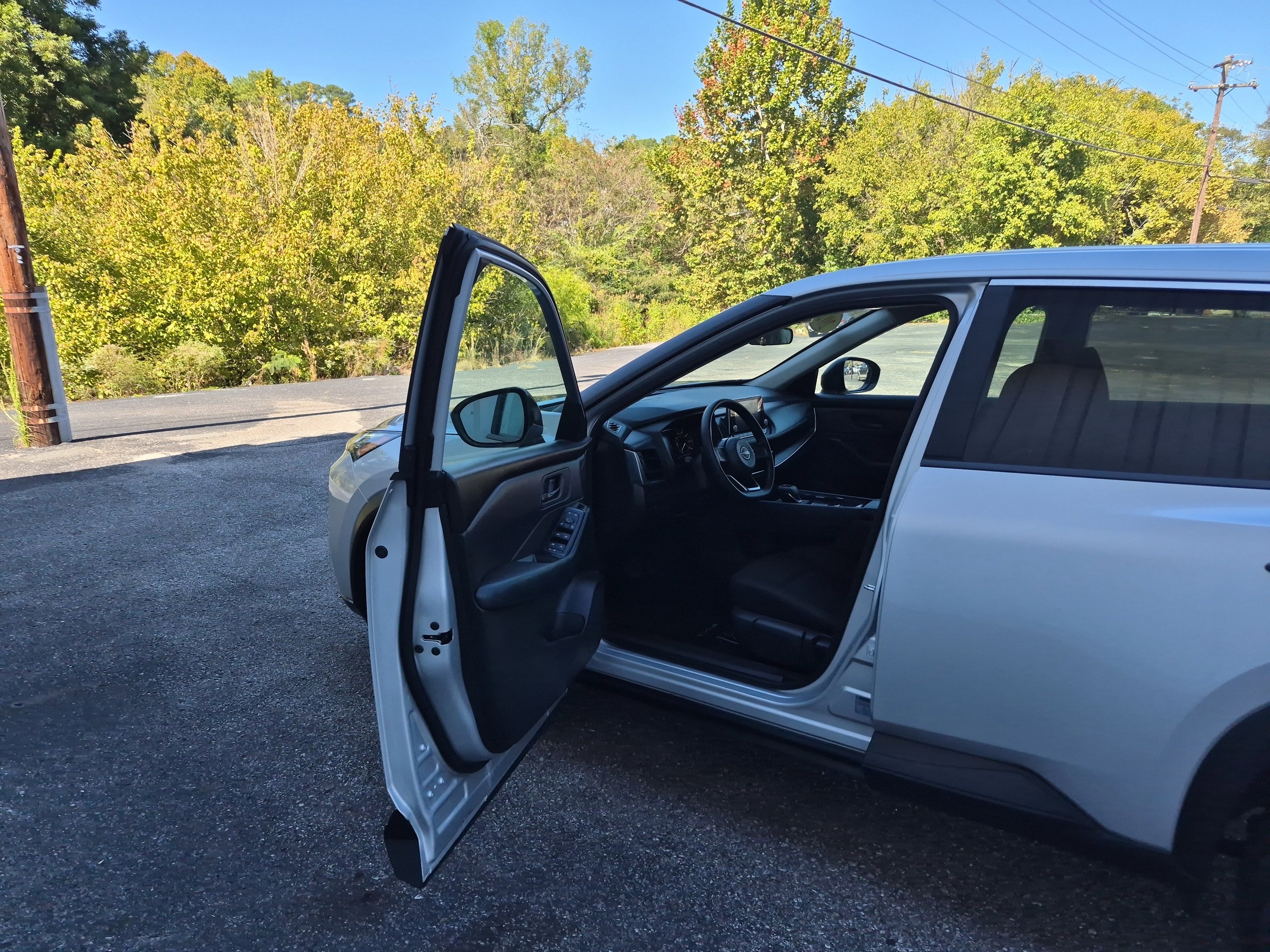 Used 2024 Nissan Rogue S image 8