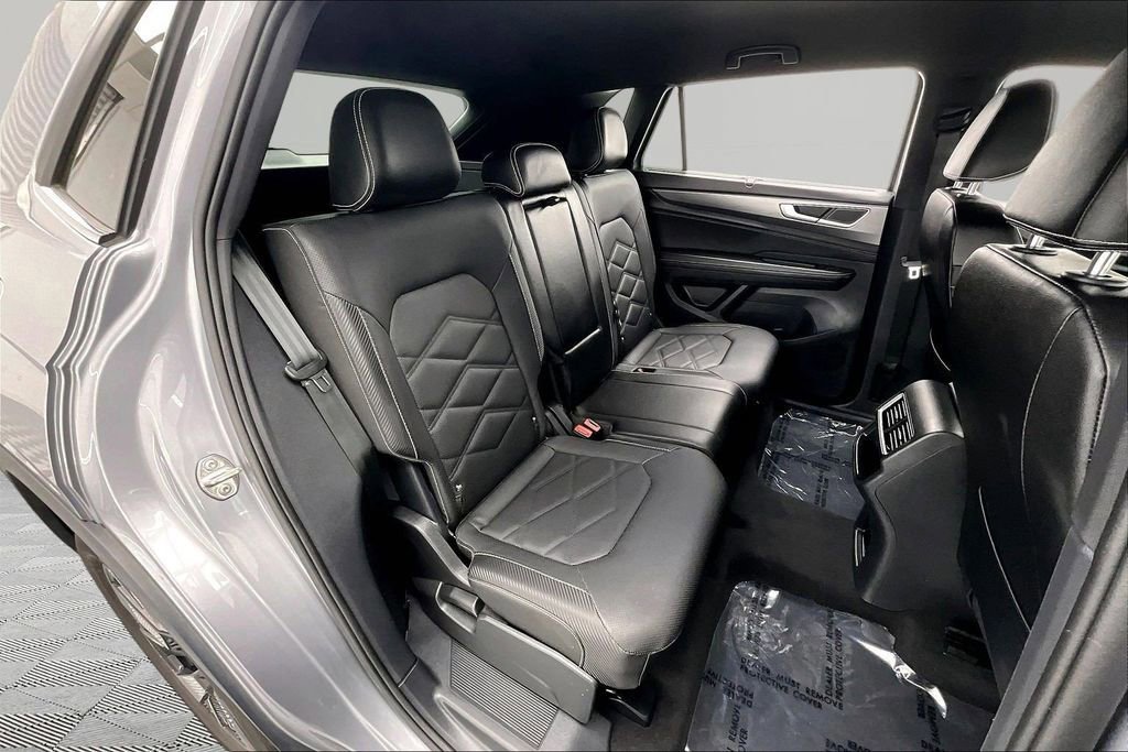 Used 2025 Volkswagen Atlas Cross Sport SE AWD/4WD image 27