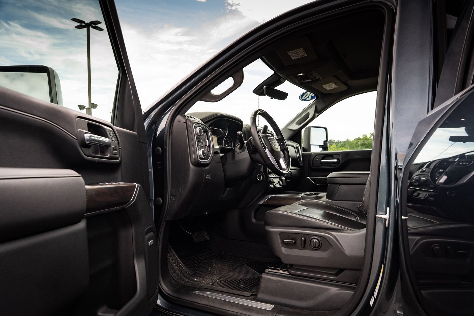 Used 2020 GMC Sierra 3500 SLT w/ SLT Premium Plus Package AWD/4WD image 19