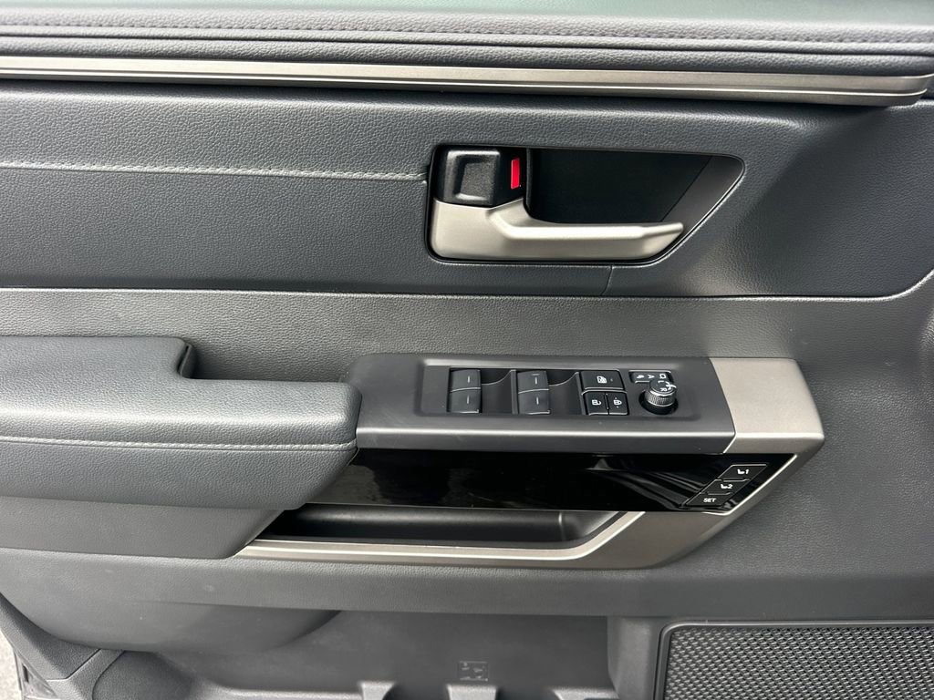 Used 2025 Toyota Tundra Limited AWD/4WD image 10