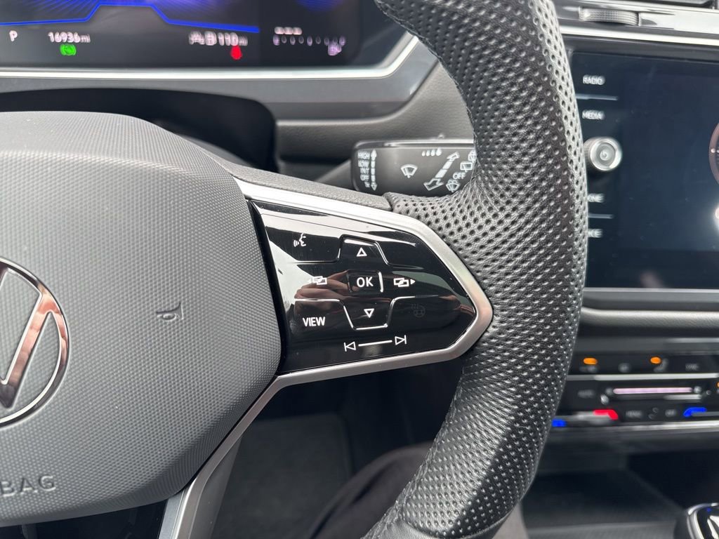 Used 2024 Volkswagen Tiguan SE R-Line image 20