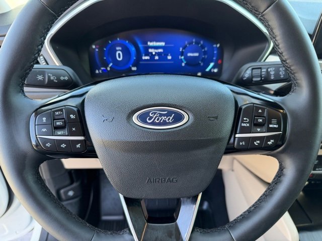 Certified 2022 Ford Escape Titanium w/ Class II Trailer Tow Package image 15