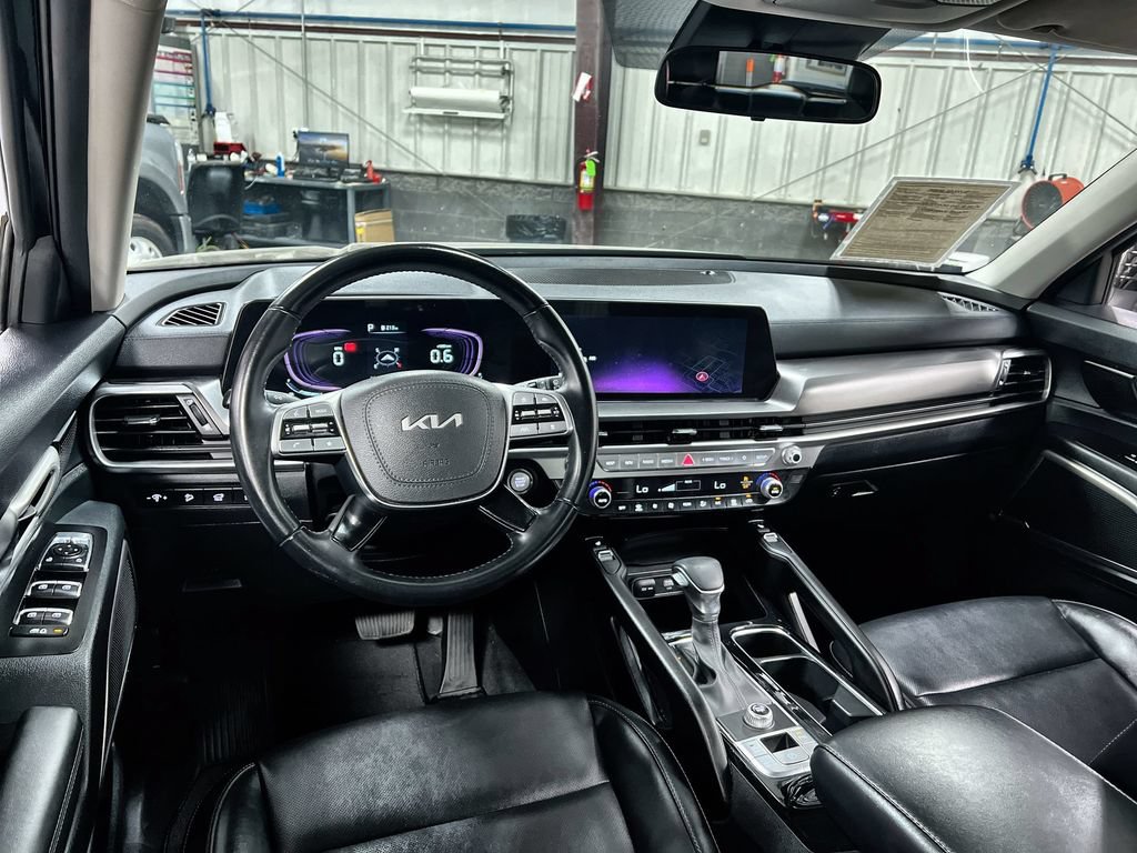 Used 2025 Kia Telluride S FWD image 19