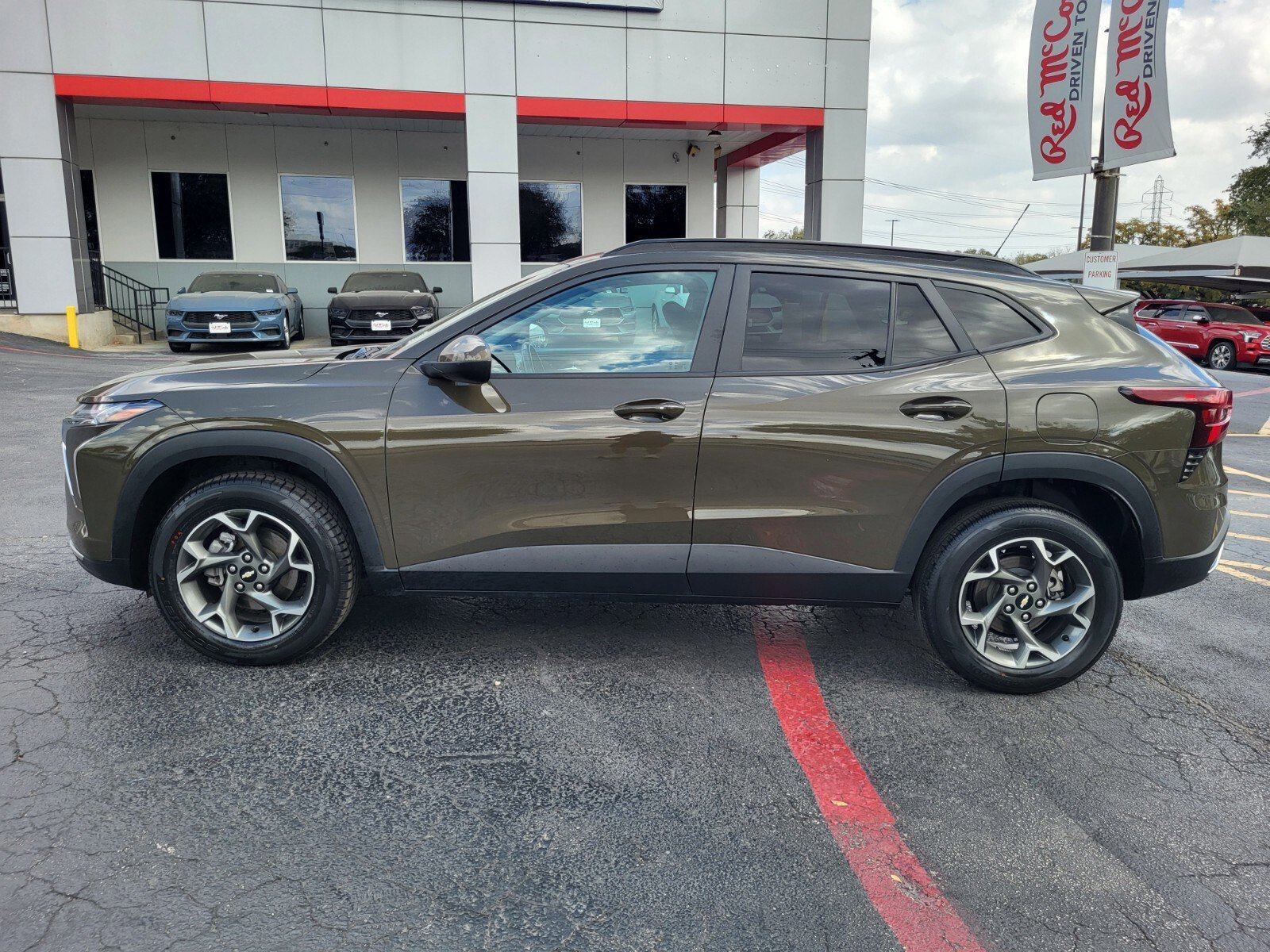 Used 2024 Chevrolet Trax LT w/ Driver Confidence Package image 6