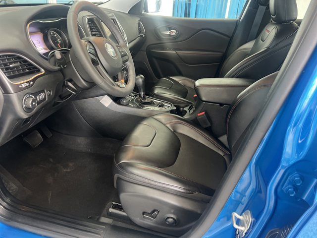 Used 2022 Jeep Cherokee Trailhawk w/ Comfort/Convenience Group AWD/4WD image 9