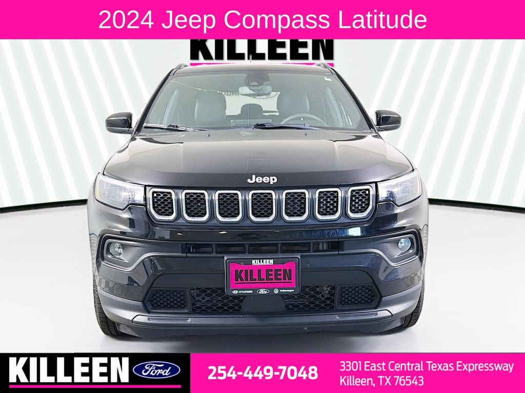 Used 2024 Jeep Compass Latitude AWD/4WD image 2