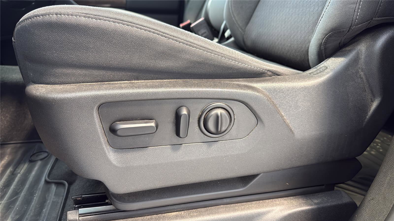 Used 2020 GMC Sierra 1500 SLE w/ SLE Value Package image 26