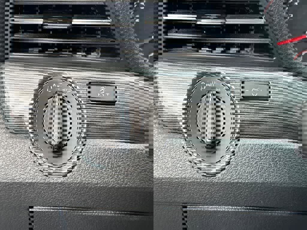 Used 2020 Volkswagen Passat 2.0T R-Line image 30