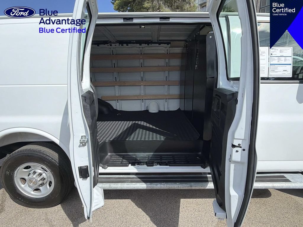 Used 2025 Chevrolet Express 2500 w/ Driver Convenience Package RWD image 9