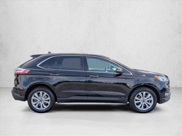 Certified 2022 Ford Edge Titanium AWD/4WD image 4
