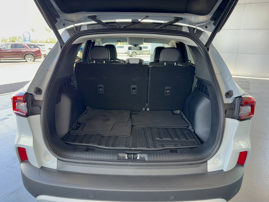 Certified 2025 Ford Escape SE w/ PHEV Premium Package image 7