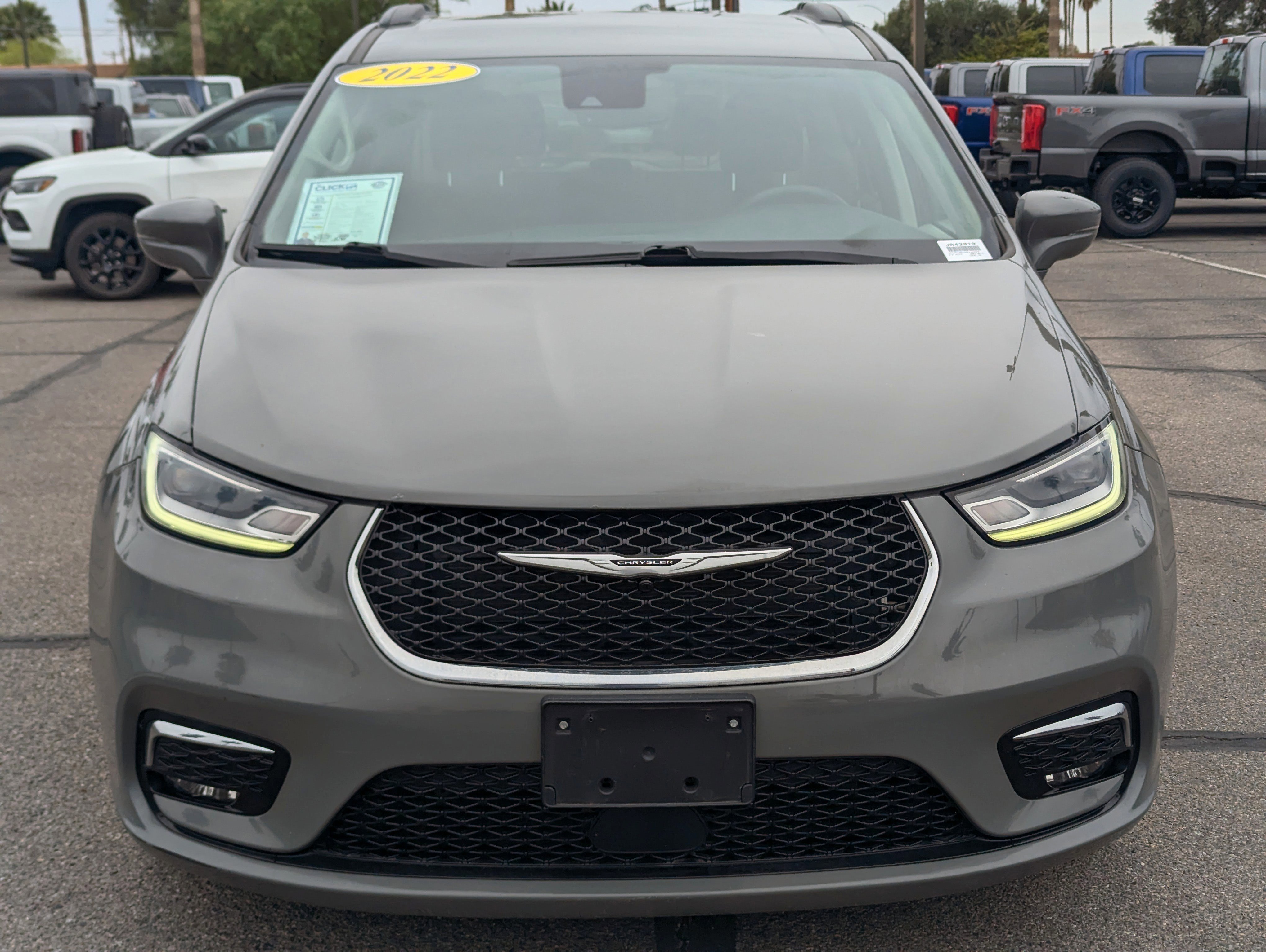 Used 2022 Chrysler Pacifica Touring-L image 6