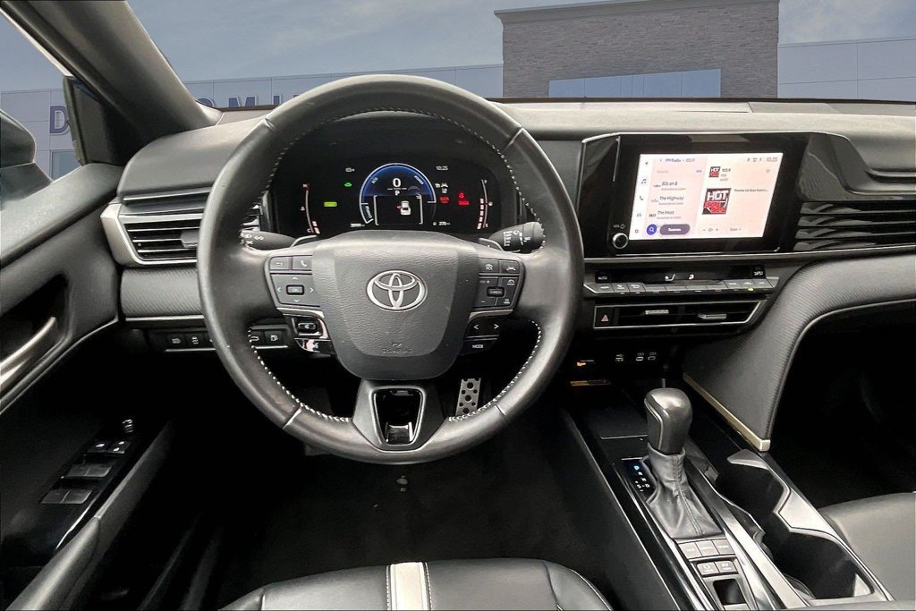 Used 2025 Toyota Camry SE FWD image 8