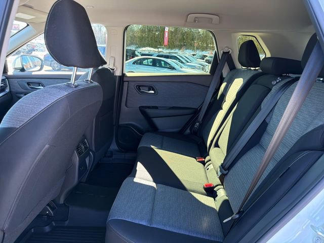 Used 2023 Nissan Rogue SV image 10