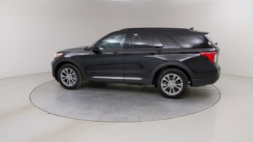 Certified 2023 Ford Explorer XLT w/ Equipment Group 202A image 19