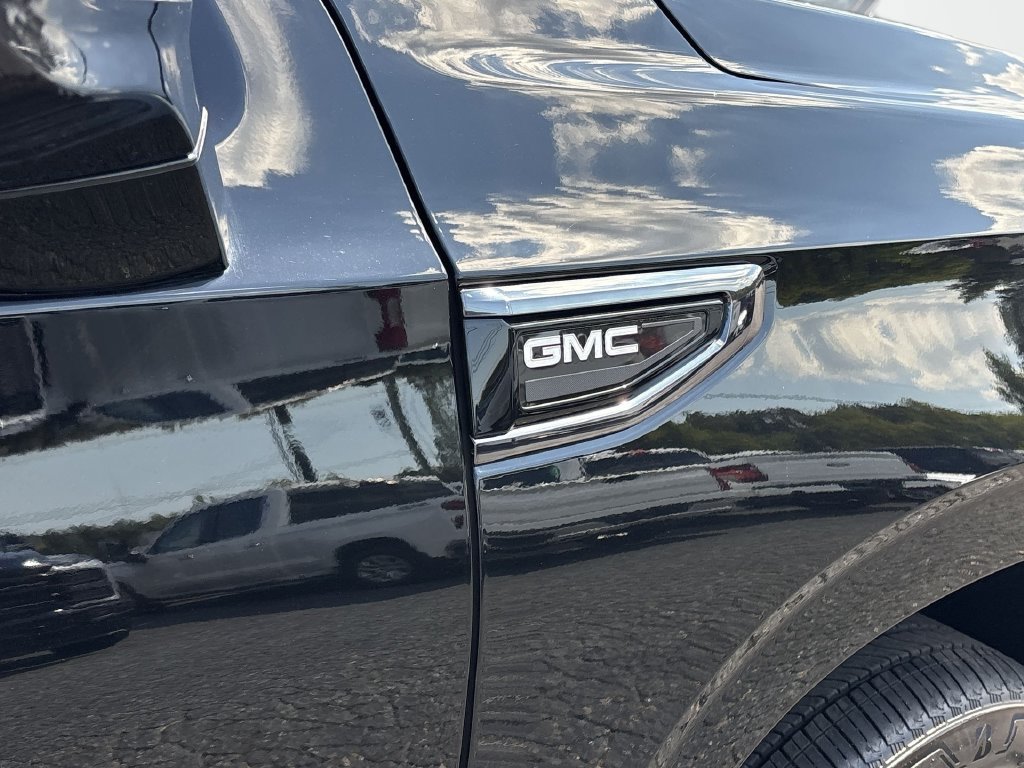 Used 2023 GMC Yukon XL Denali Ultimate AWD/4WD image 12