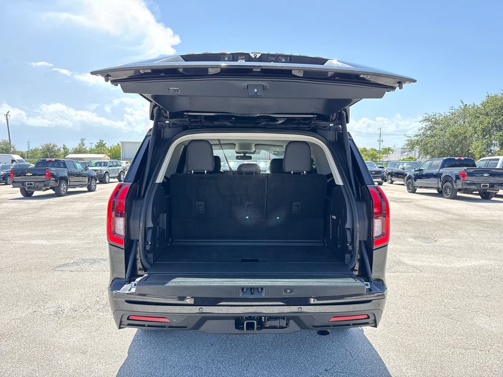 Certified 2025 Ford Expedition Active RWD image 33