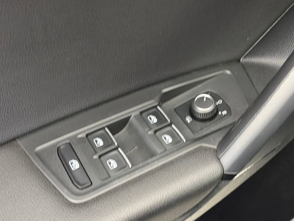 Used 2019 Volkswagen Tiguan SEL AWD/4WD image 25