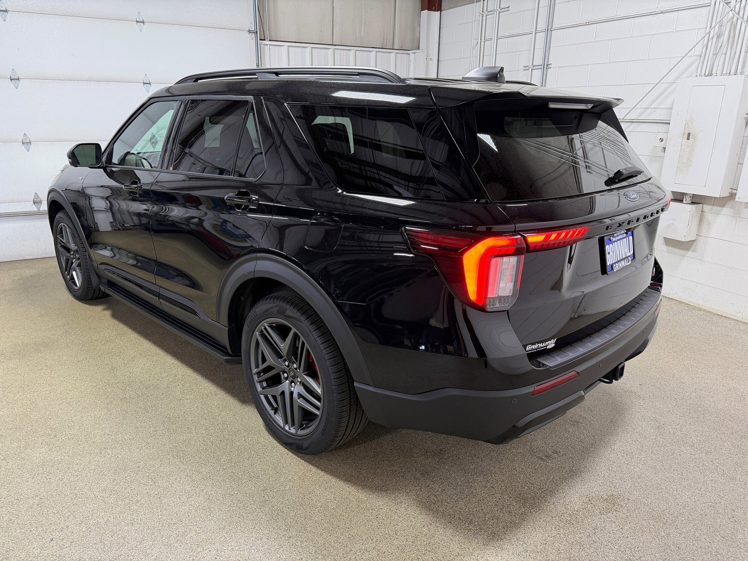 Certified 2025 Ford Explorer ST-Line w/ Premium Package AWD/4WD image 7