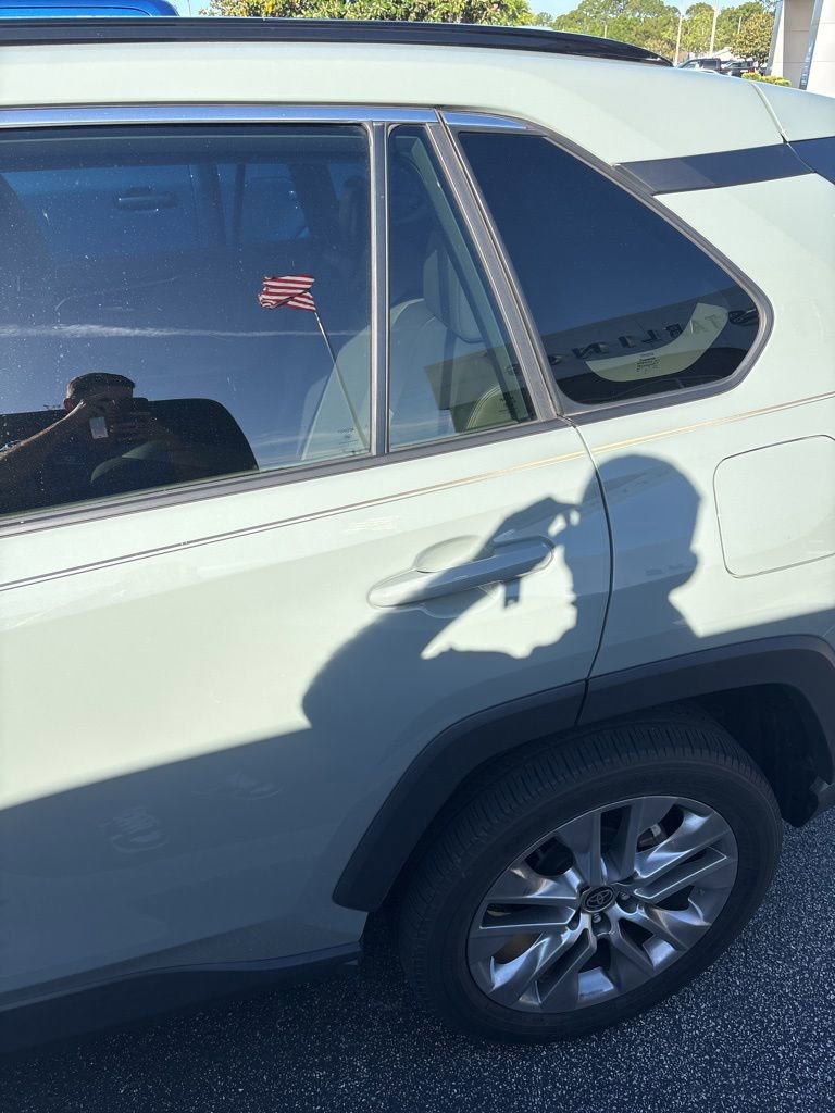 Used 2023 Toyota RAV4 XLE Premium image 4