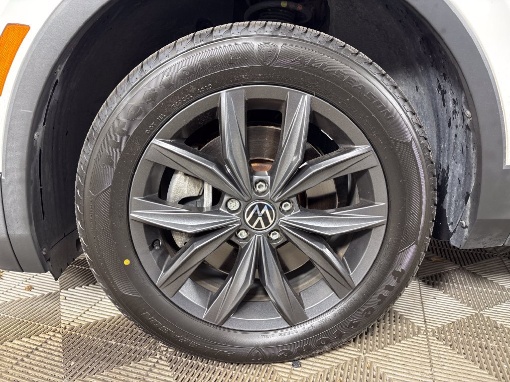 Used 2022 Volkswagen Tiguan SE FWD image 11