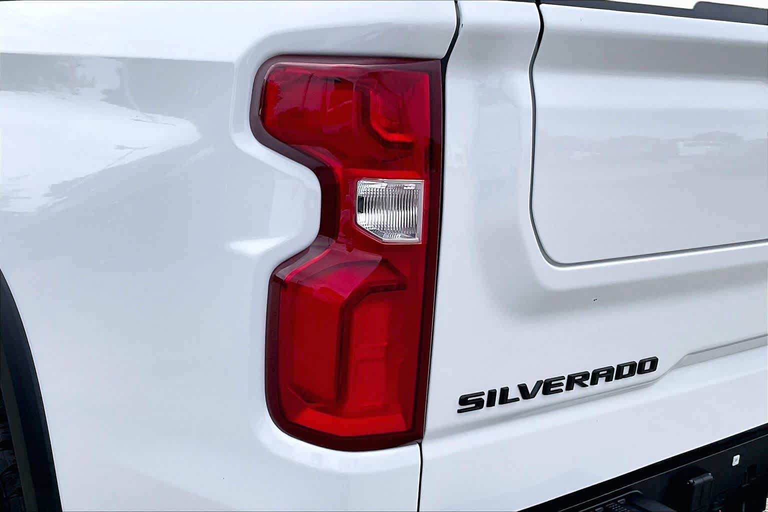 Used 2026 Chevrolet Silverado 1500 ZR2 w/ Dark Appearance Package AWD/4WD image 26
