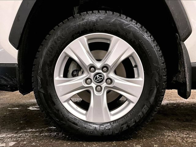 Used 2020 Toyota RAV4 XLE w/ Convenience Package AWD/4WD image 8