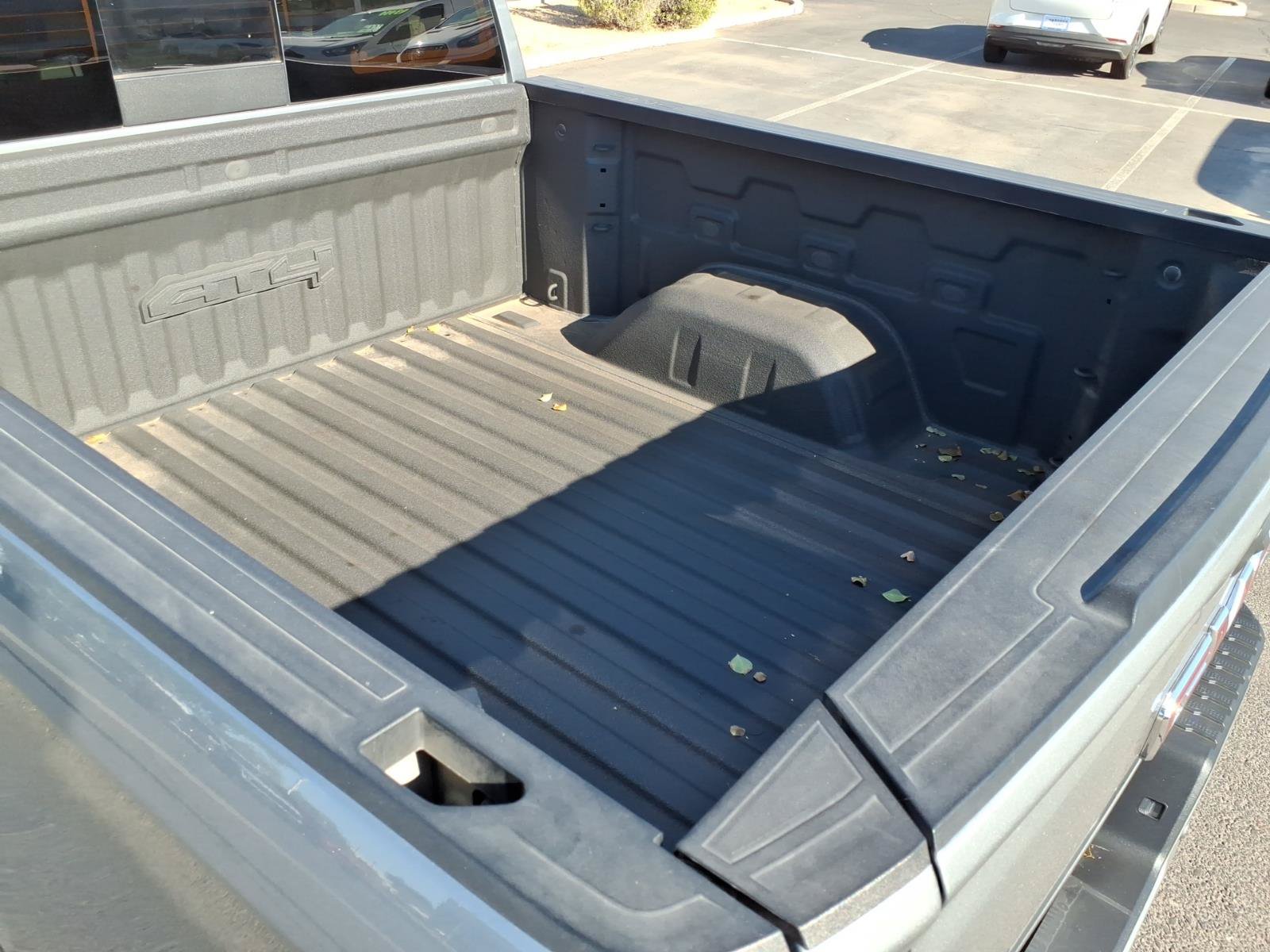 Used 2024 GMC Sierra 1500 AT4 w/ Technology Package AWD/4WD image 11