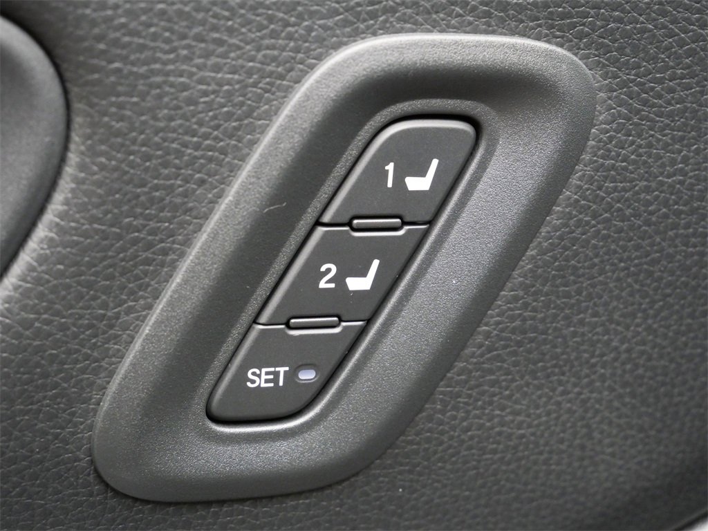 Used 2024 Honda Pilot Touring image 16