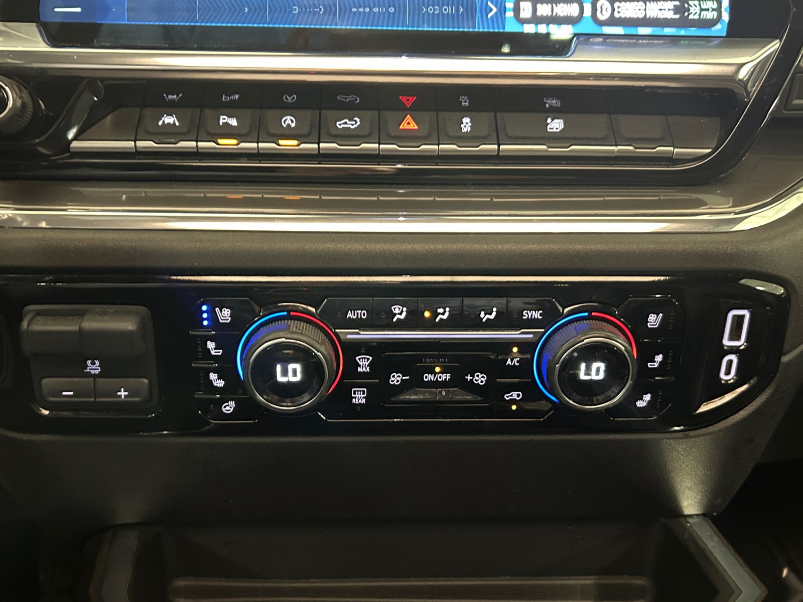 Used 2025 Chevrolet Silverado 1500 High Country w/ High Country Premium Package AWD/4WD image 19