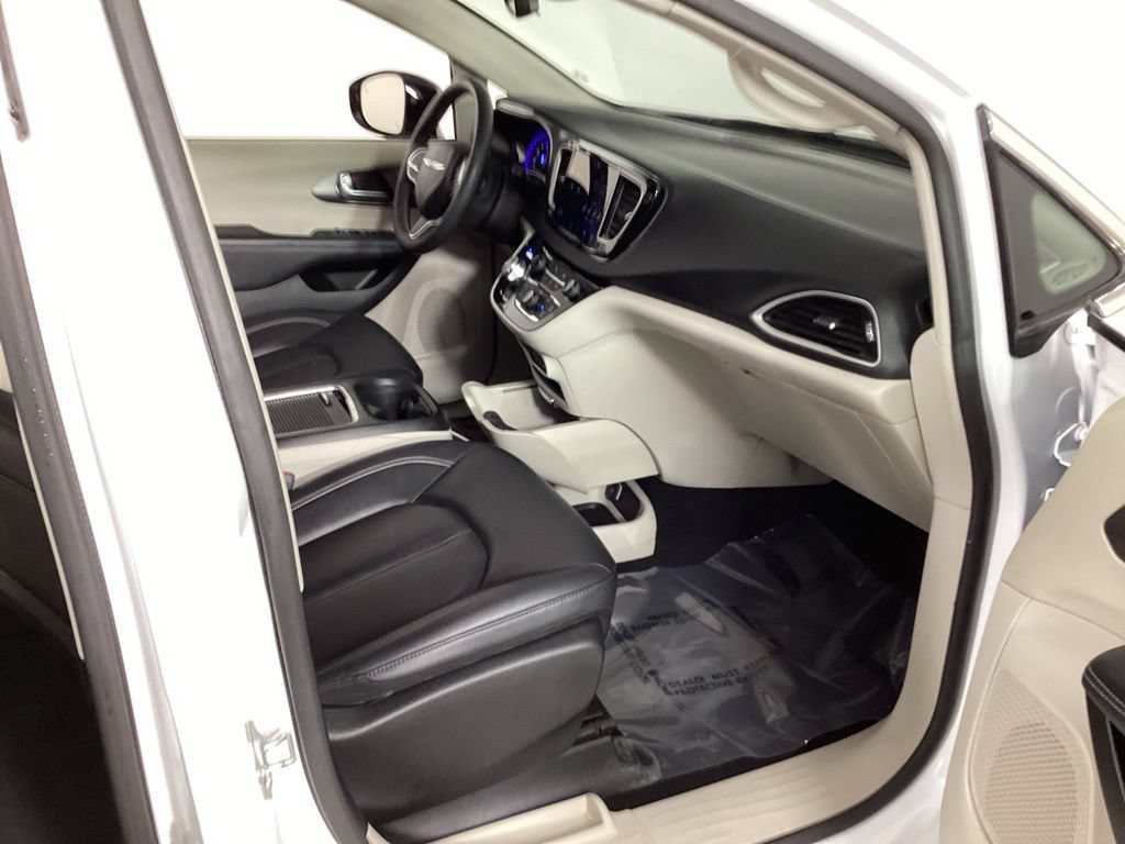 Used 2024 Chrysler Pacifica Touring-L FWD image 39