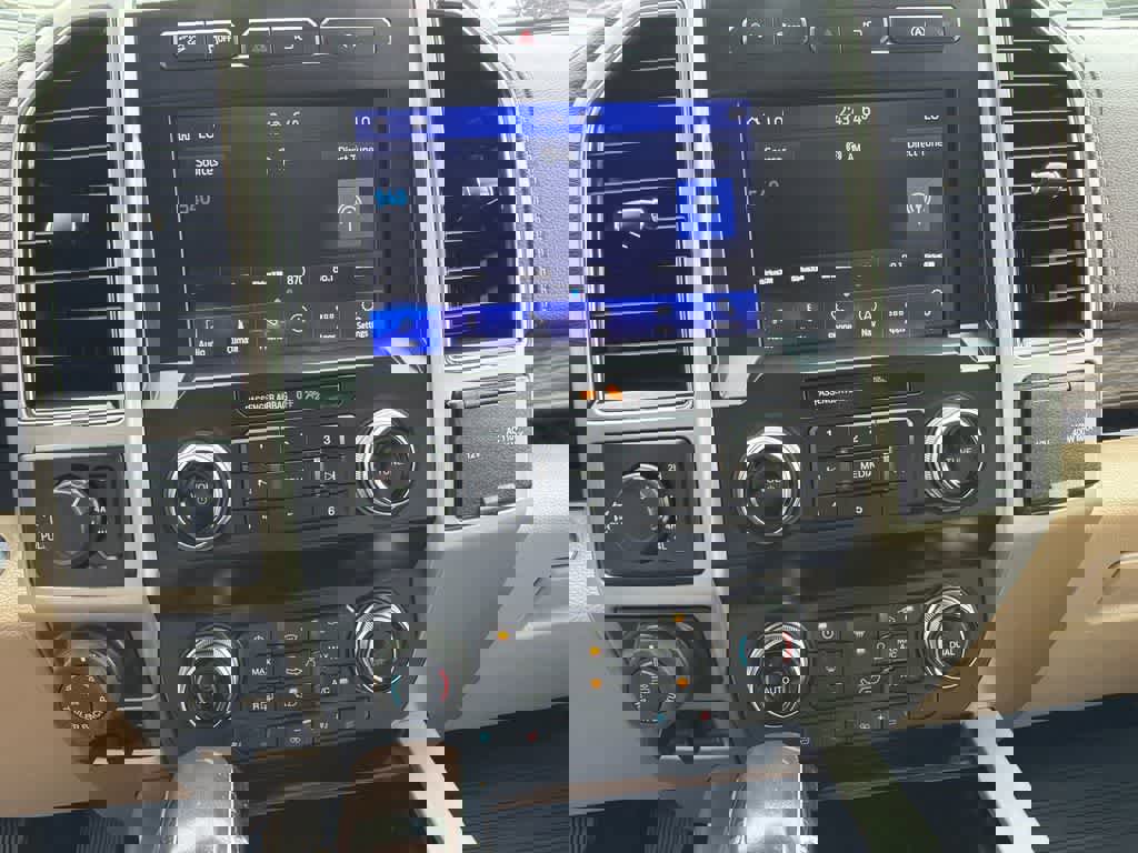 Certified 2020 Ford F150 Lariat w/ Equipment Group 502A Luxury image 25