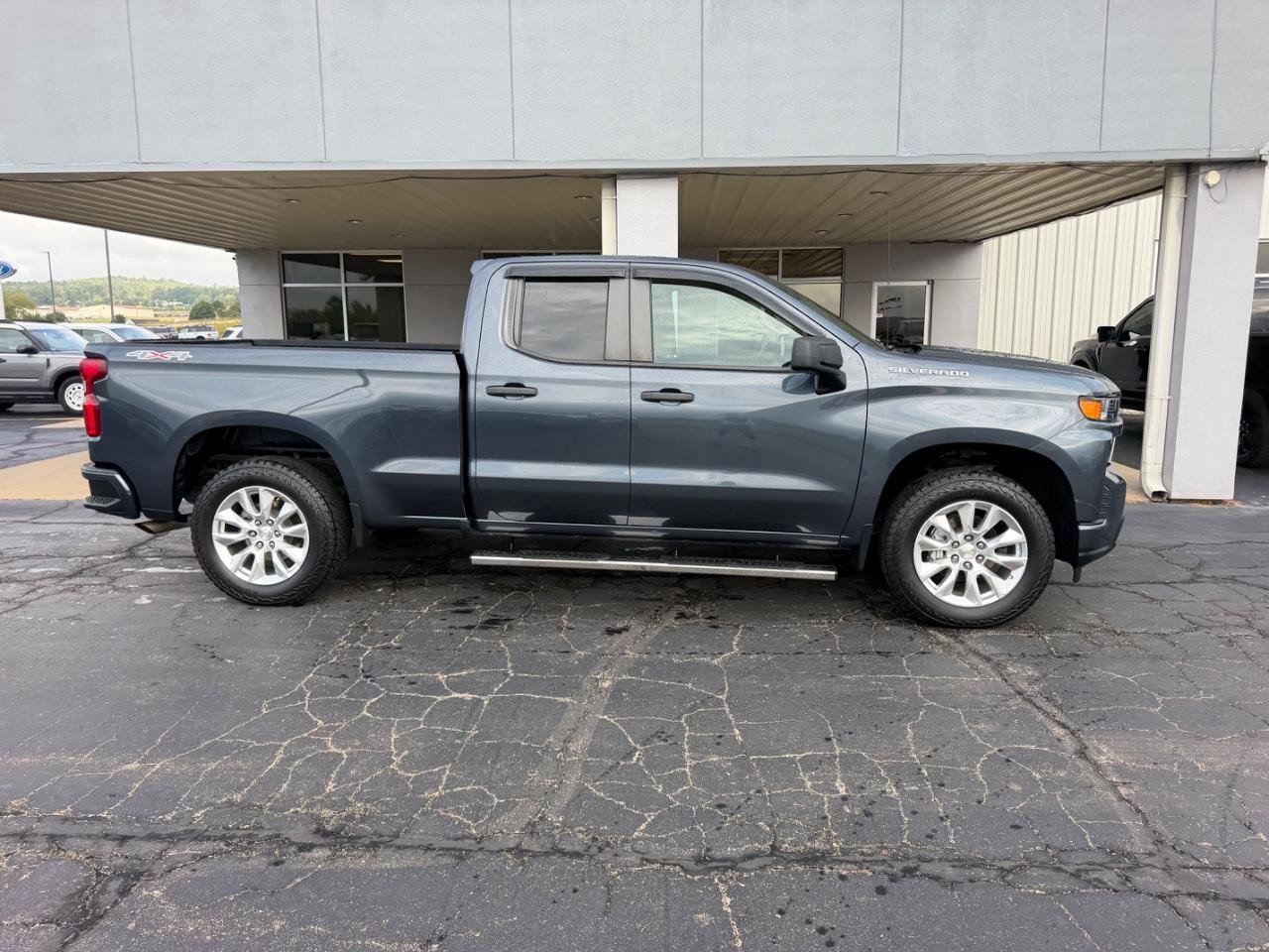 Used 2020 Chevrolet Silverado 1500 Custom w/ Custom Value Package AWD/4WD image 2