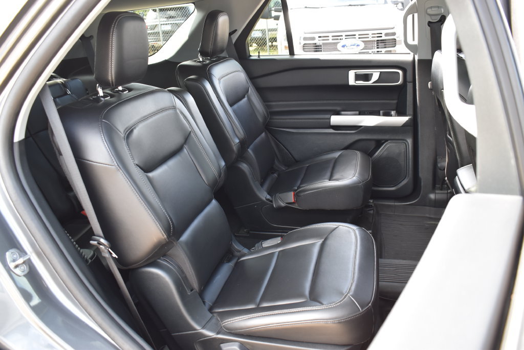 Certified 2024 Ford Explorer XLT w/ Equipment Group 202A AWD/4WD image 32
