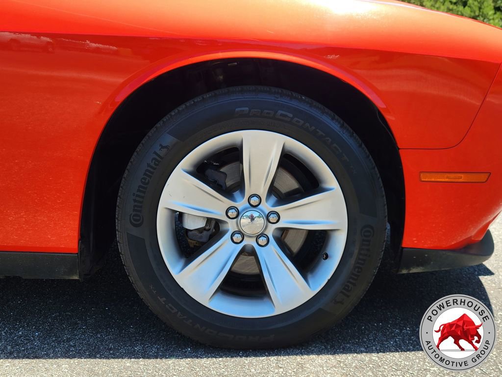 Used 2021 Dodge Challenger SXT w/ Driver Convenience Group RWD image 12