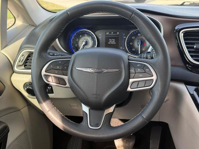 Used 2022 Chrysler Voyager LX image 13