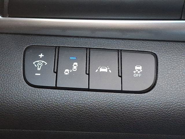 Used 2020 Hyundai Elantra Value Edition w/ Winter Weather Package image 24