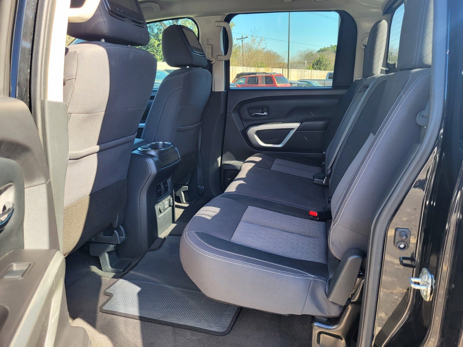 Used 2021 Nissan Titan SV w/ SV Convenience Package image 17