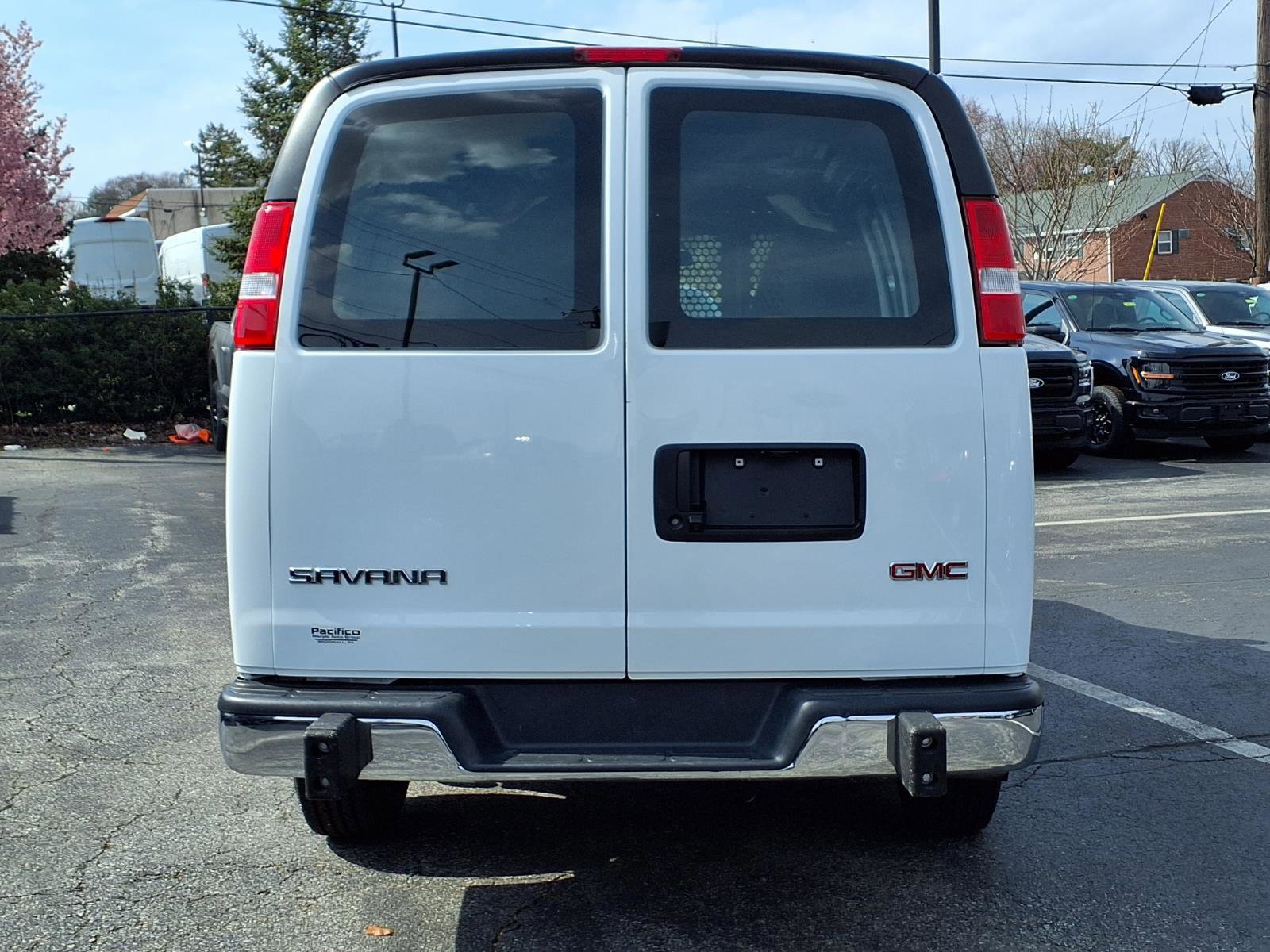 Used 2024 GMC Savana 2500 w/ Driver Convenience Package image 4