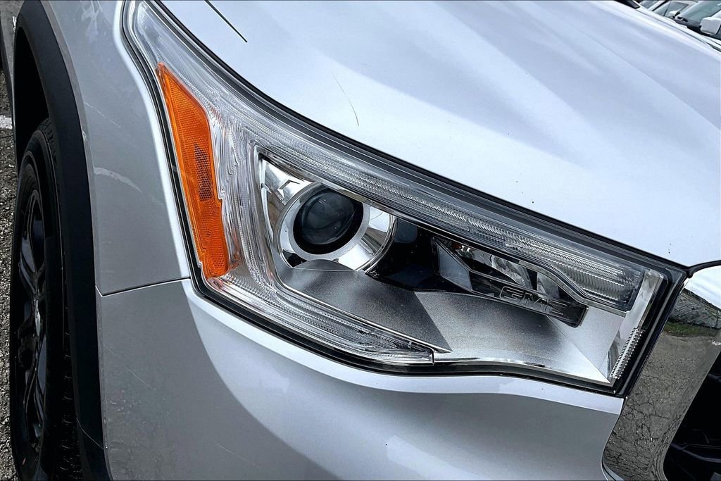 Used 2017 GMC Acadia SLE w/ LPO, Floor Liner Package image 30