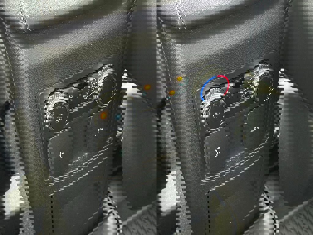 Certified 2022 Ford Explorer XLT w/ Equipment Group 202A image 13