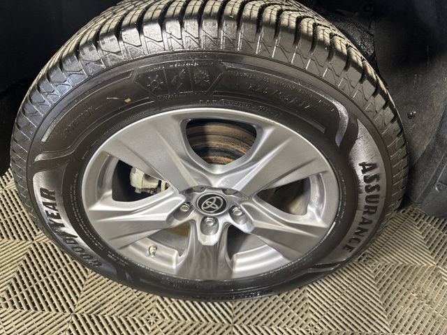 Used 2024 Toyota RAV4 LE AWD/4WD image 13